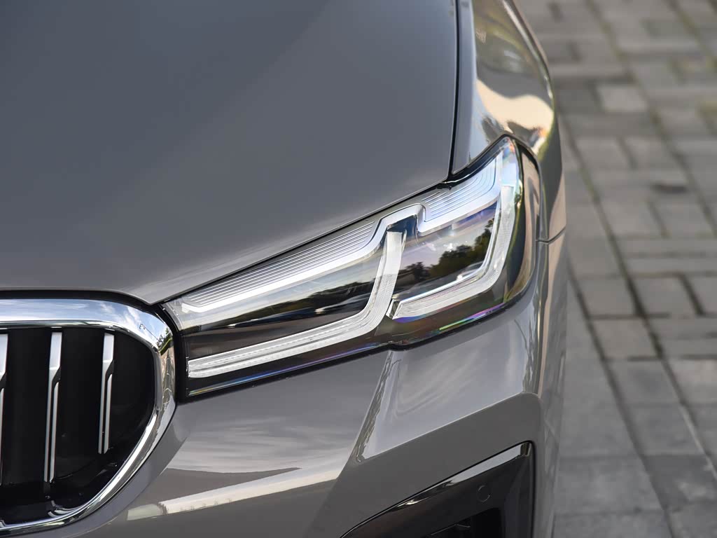 >宝马5系(进口)>2022款530im运动套装>贝尔尼纳灰>其它细节>2022铑