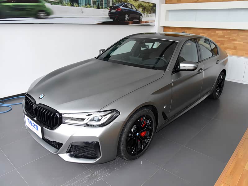 宝马(进口) 宝马5系(进口) 2022款 540i 风尚版 m运动套装 磨砂暗银