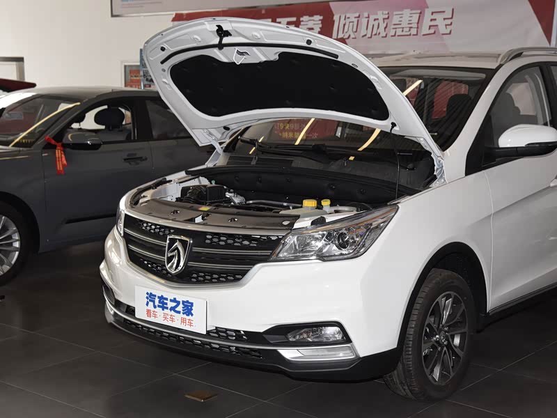 上汽通用五菱 宝骏730 2021款 1.5t 手动时尚型 7座