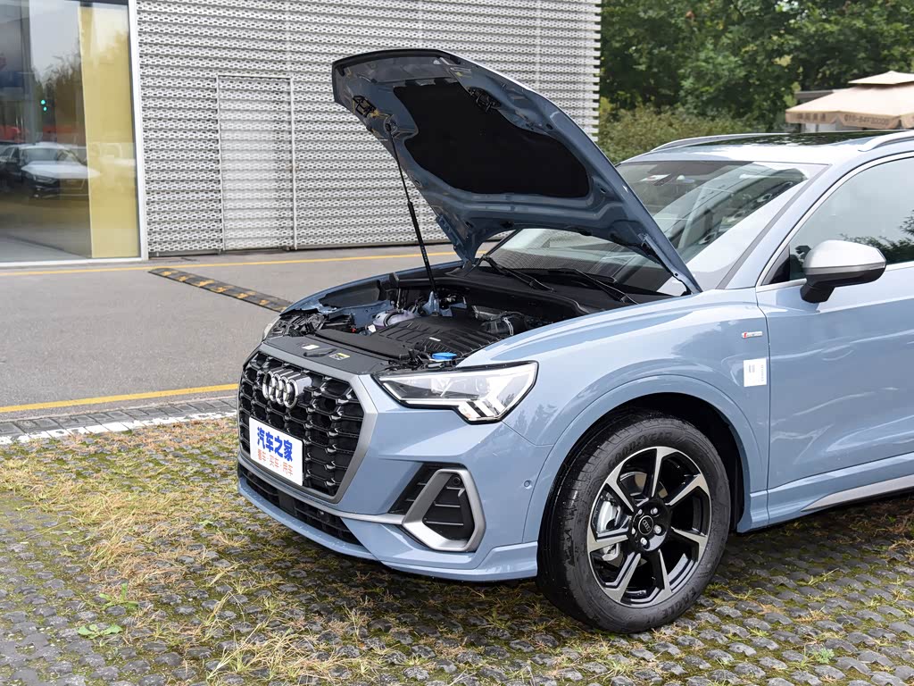 一汽-大众奥迪 奥迪q3 2022款 40 tfsi rs套件燃速型