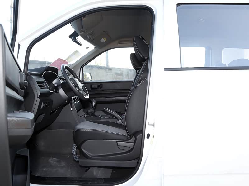 上汽通用五菱 五菱宏光plus 2021款 营运版 1.5t 手动标准型 8座