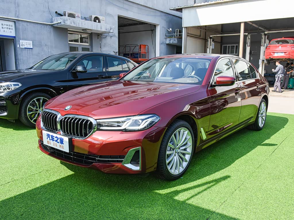 华晨宝马 宝马5系 2022款 530li 尊享型 豪华套装 馥郁红 车身外观