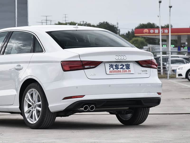 一汽-大众奥迪 奥迪a3 2018款 30周年年型 limousine 35 tfsi 进取型