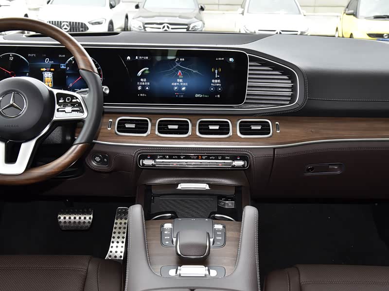 奔驰(进口) 奔驰gls 2021款 改款 gls 450 4matic 豪华型 中控方向盘