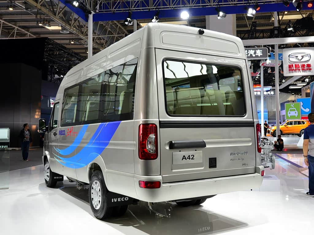 南京依维柯 依维柯褒迪 2016款 3.0t-a42尊享版高顶f1c