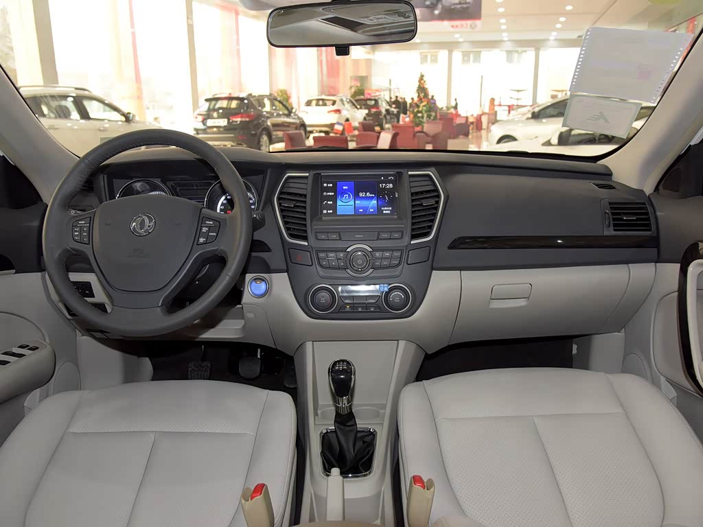 东风乘用车 东风风神a60 2016款 1.5l 手动尊贵型