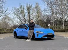 试驾新一代小米SU7