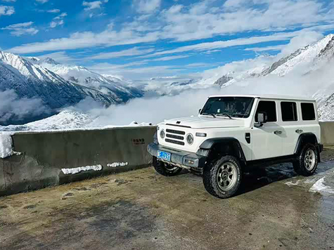 山上的景色很美 单车翻越夏贡拉山