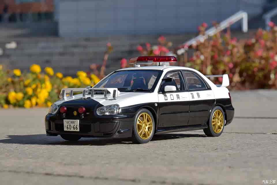 斯巴鲁8代翼豹wrx sti日本警车模型实拍