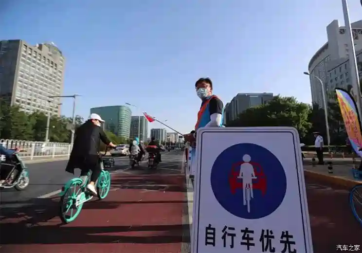 图 部分路段增新标识汽车需礼让非机动车 汽车之家