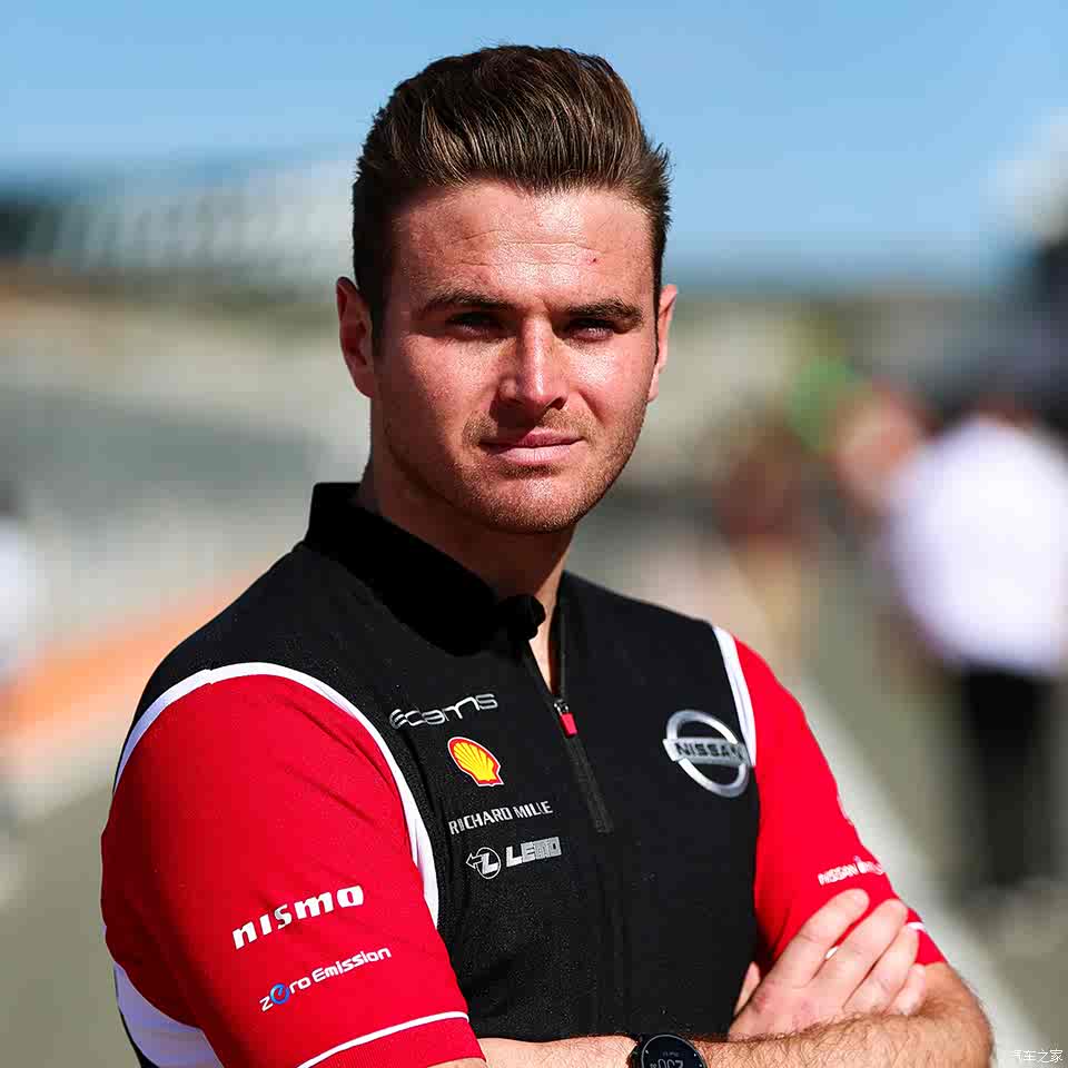 dams车队派出奥利弗·罗兰德(oliver rowland)(图右)参加了车手组的