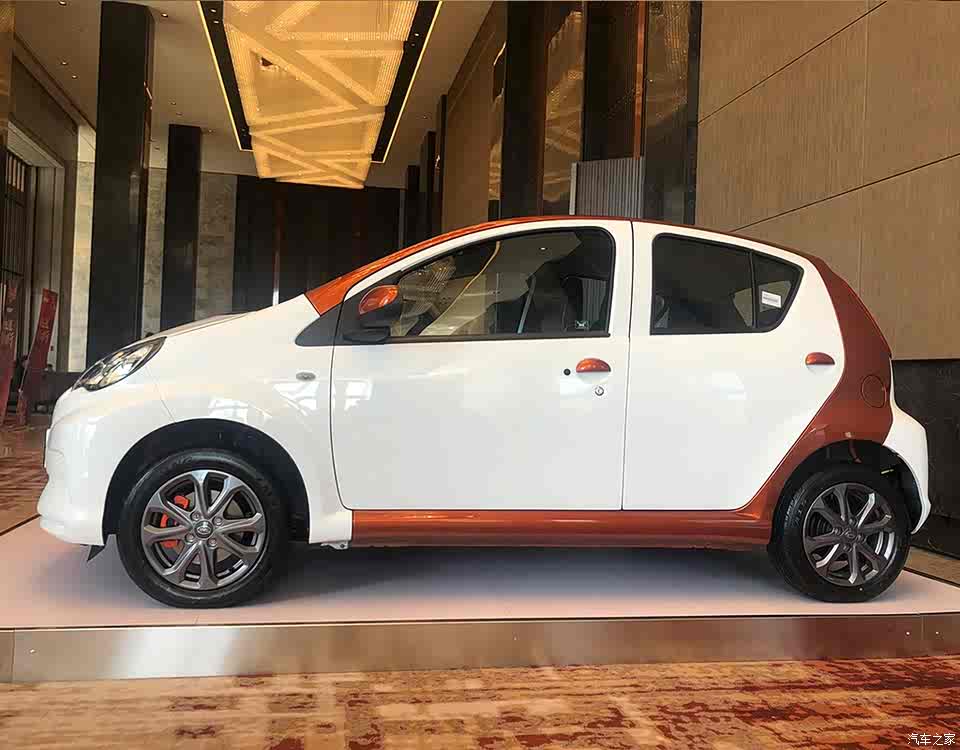 综合续航达305km 比亚迪e1新车首发