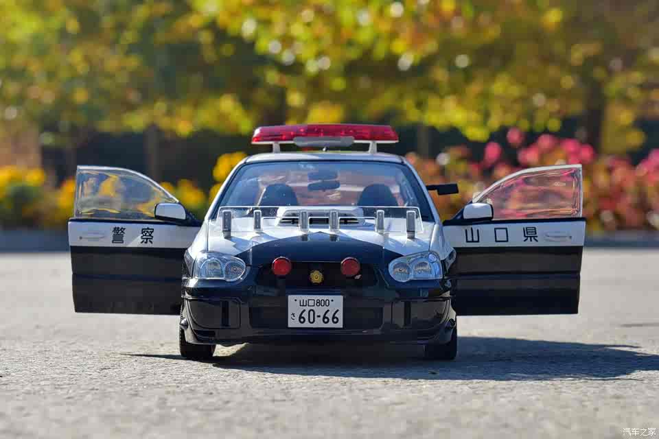 斯巴鲁8代翼豹wrx sti日本警车模型实拍